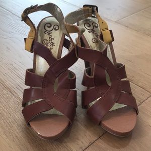 Seychelles brown & yellow heel 6